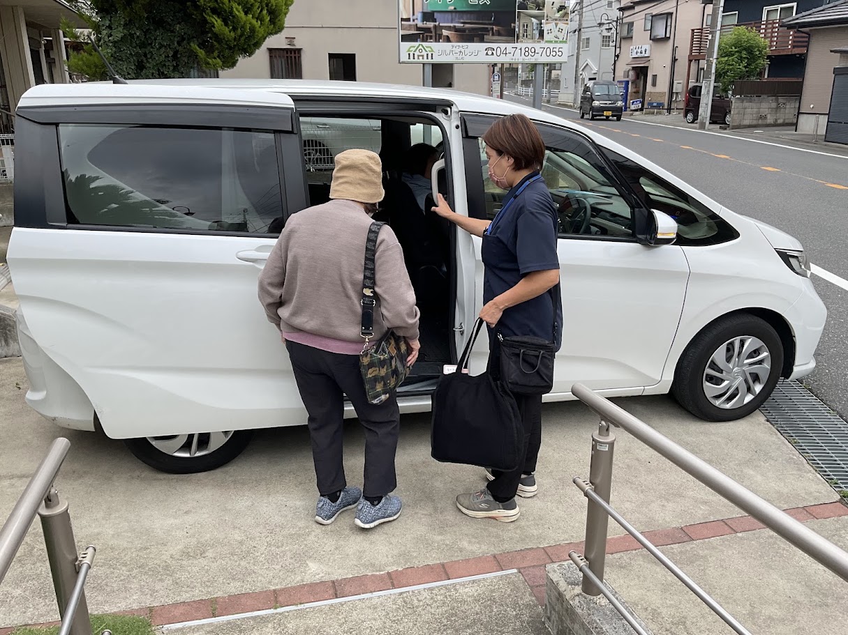 シルバーカレッジ流山校 送迎風景